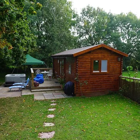 The Cabin With Hot Tub Maidstone Exterior photo