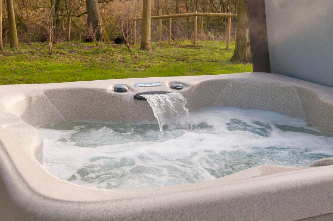 The With Hot Tub Holiday home *